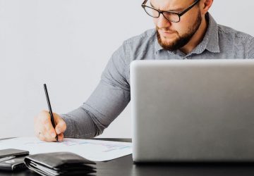 HR system hr specialist head hunter